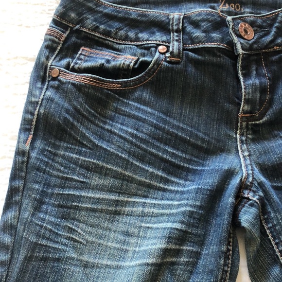 Z co Jeans Medium Wash Distressed Straight Fit Junior Size Denim - Picture 9 of 16